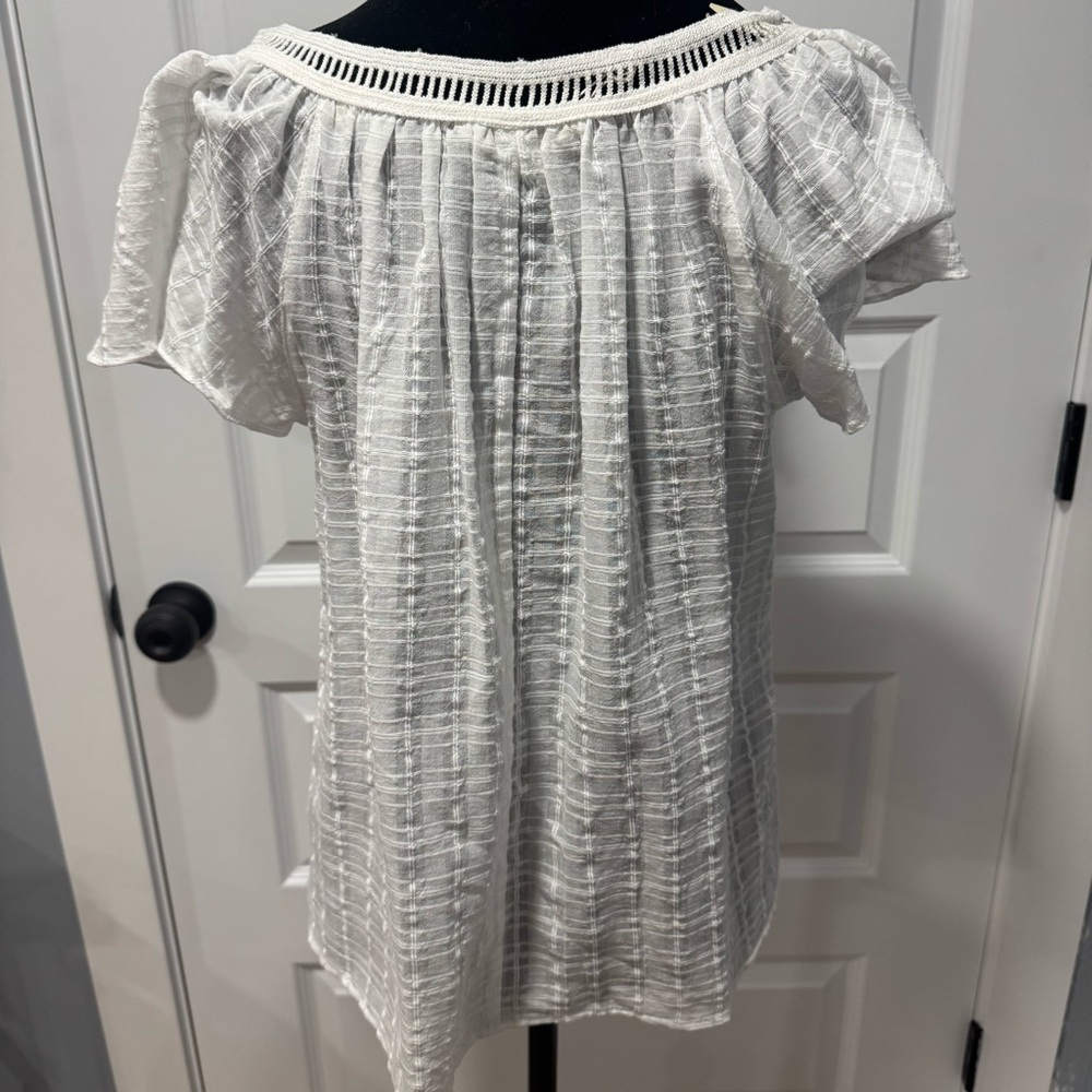 Max Studio lace flutter sleeve top - Picture 4 of 6